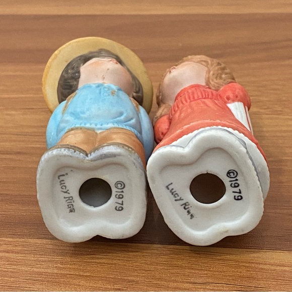 Pair of Vintage 1979 LUCY RIGG Adorable Kissing Boy & Girl Figurine Kitsch - Picture 6 of 15